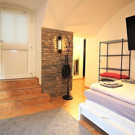 Fully Equipped Apartment Near Main Station Würzburg Buitenkant foto